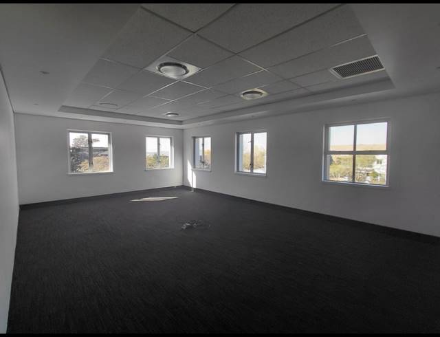 1,013M² OFFICE TO LET IN BRYANSTON